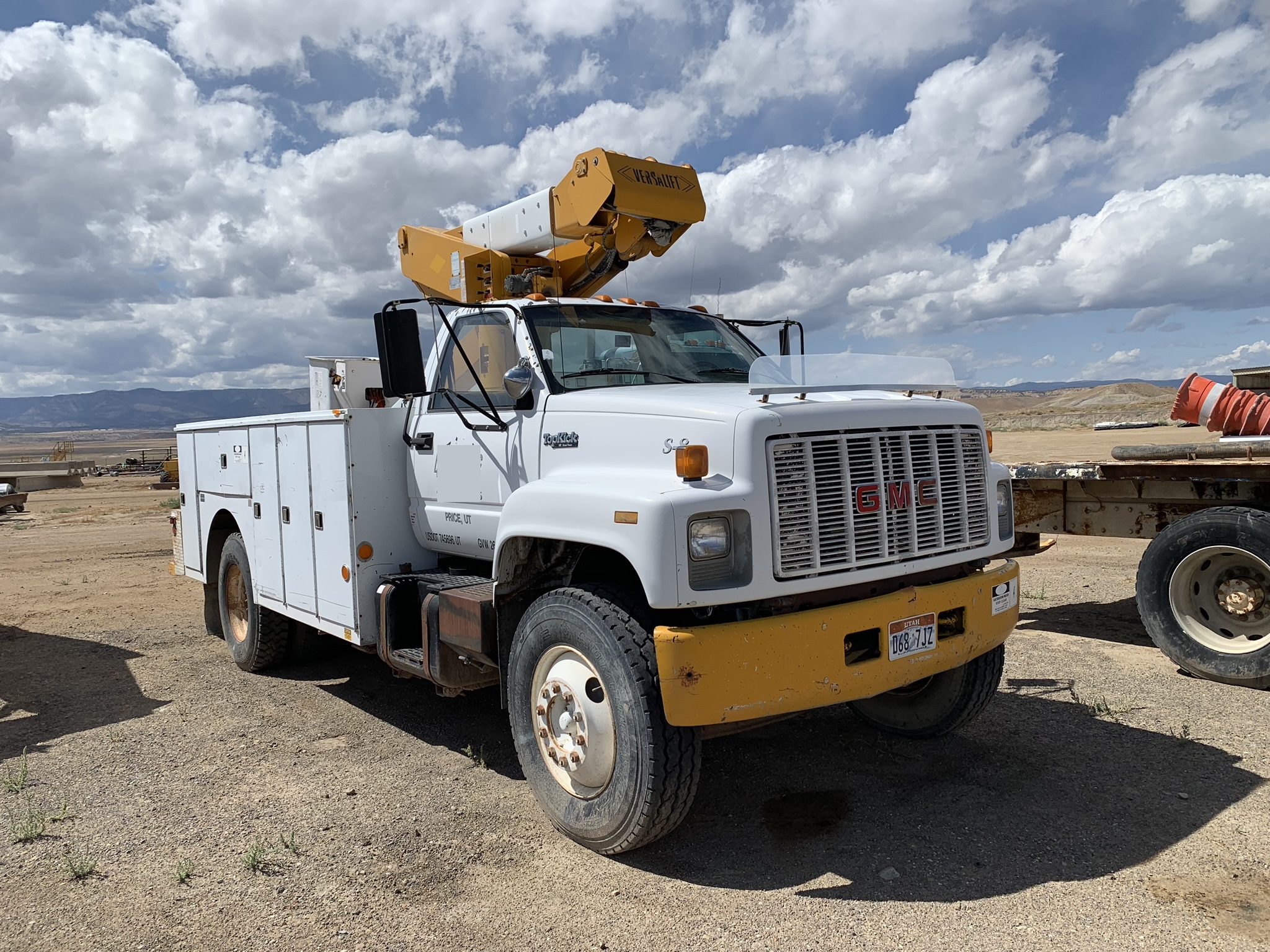 TOPKICK UTILITY BUCKET TRUCK Dogface Heavy Equipment Sales Dogface Heavy Equipment Sales