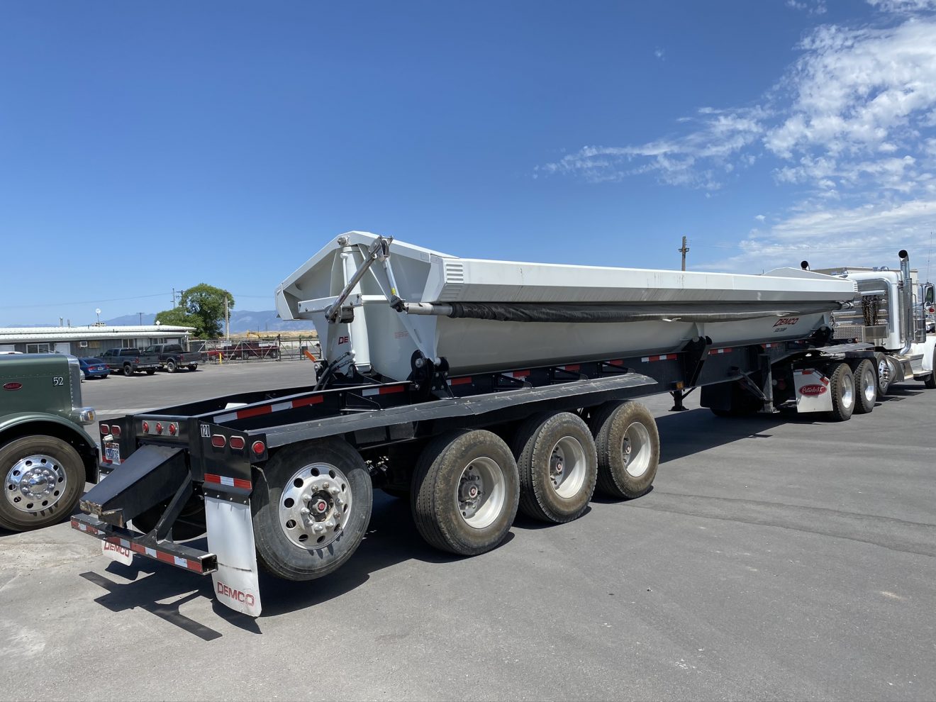 2021 PETE 389 EXTENDED DAY CAB & 2020 DEMCO 4 AXLE SIDE DUMP TRAILER
