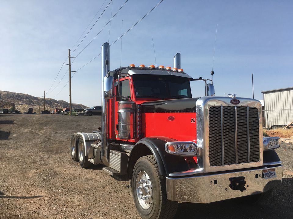 2015 Pete 389 Day Cab