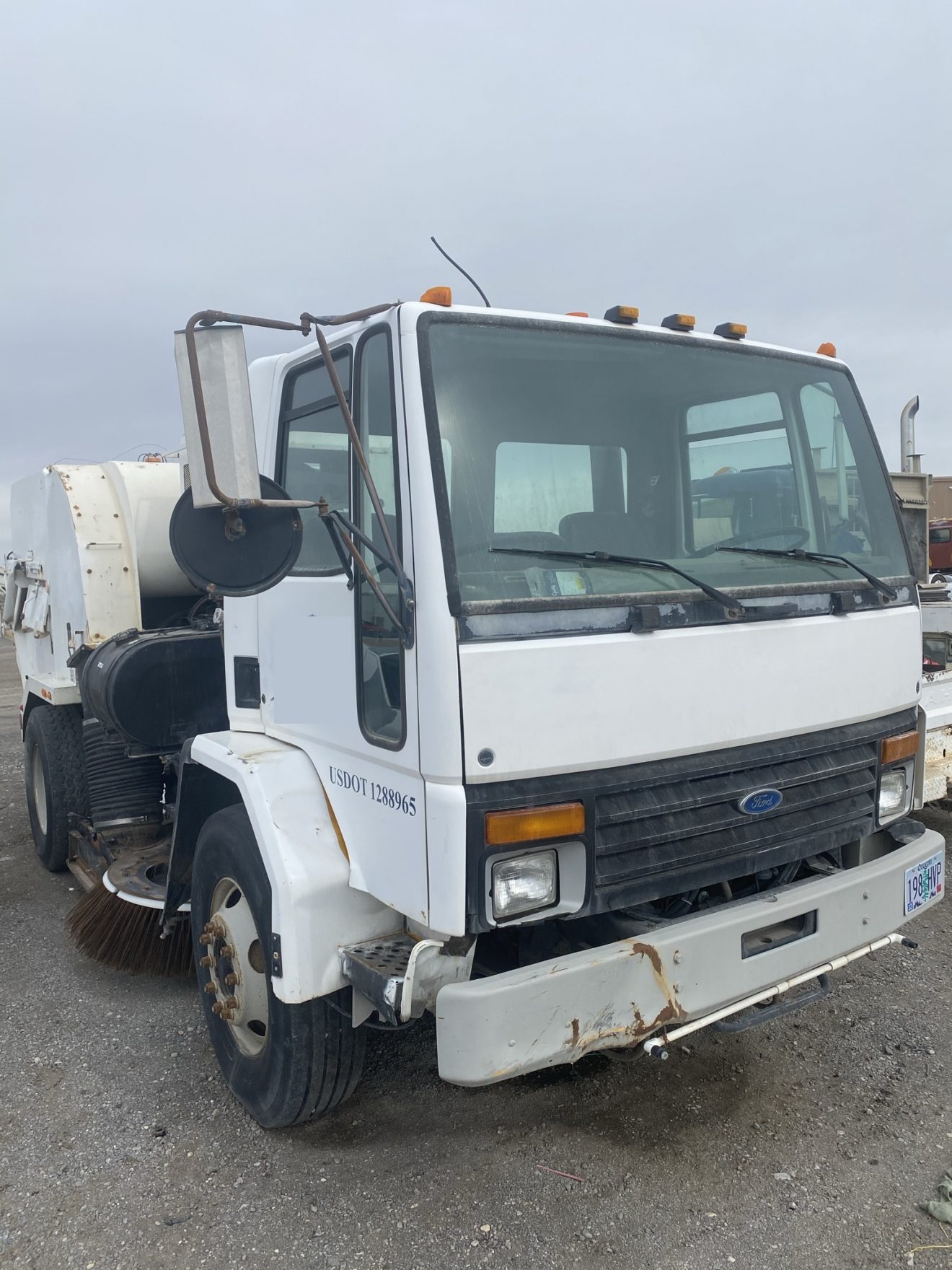 1994 FORD TYMCO MODEL 600 AIR SWEEPER