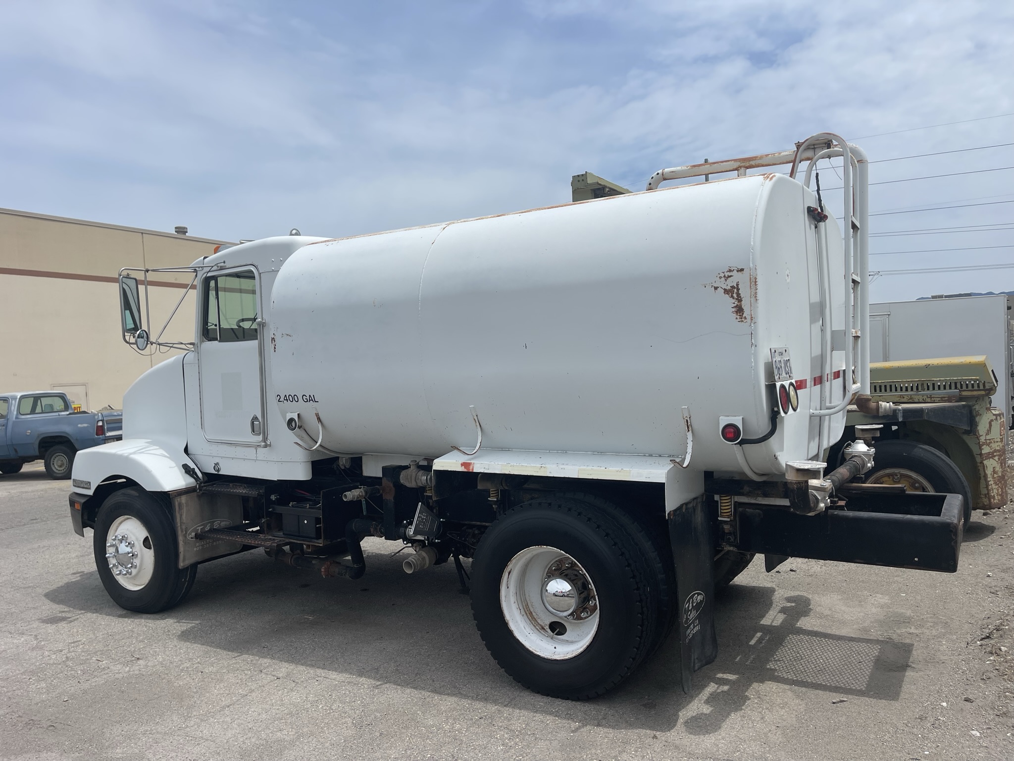T400 2400 GALLON WATER TRUCK Dogface Heavy Equipment Sales Dogface Heavy Equipment Sales
