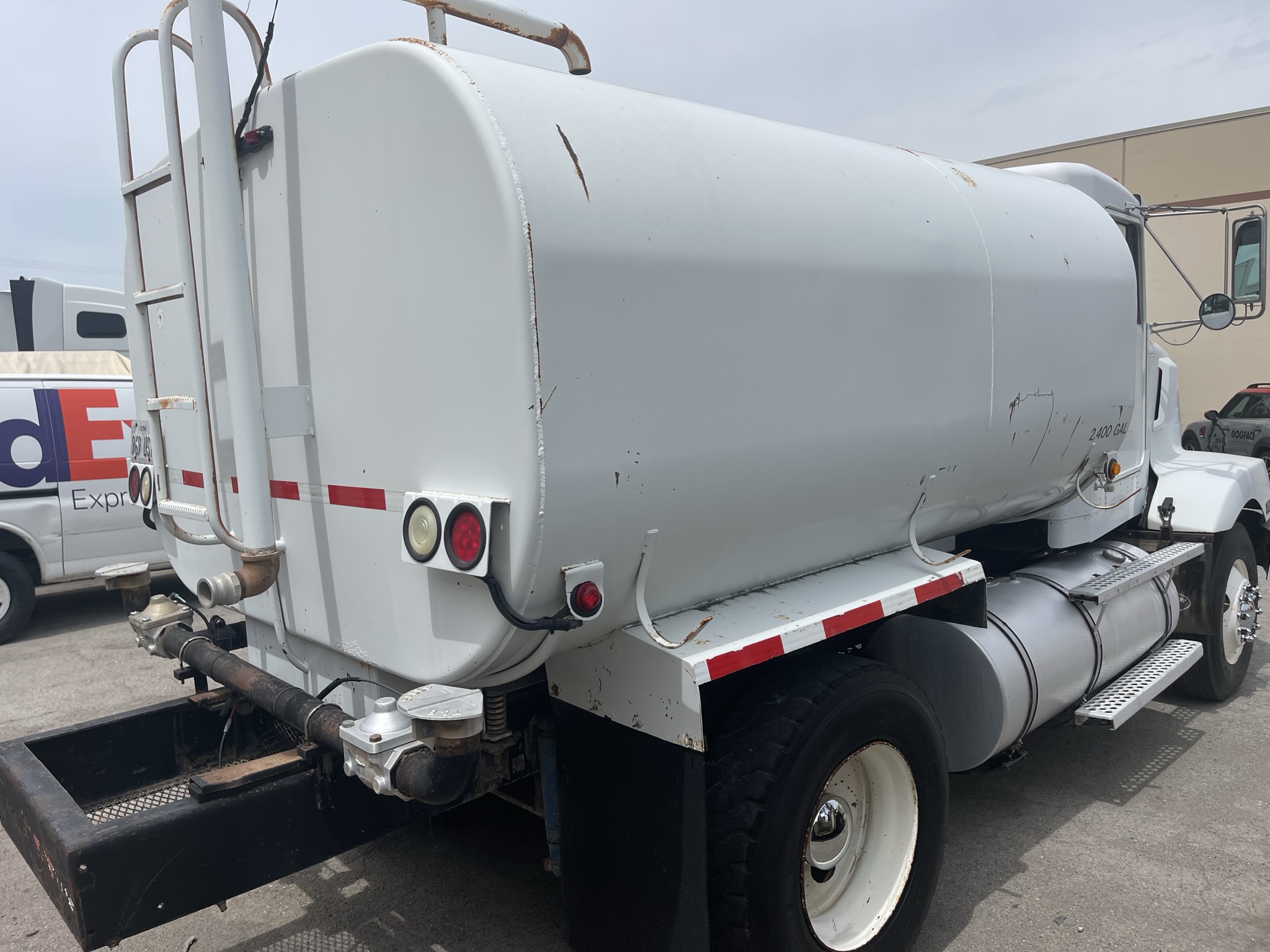 T400 2400 GALLON WATER TRUCK Dogface Heavy Equipment Sales Dogface