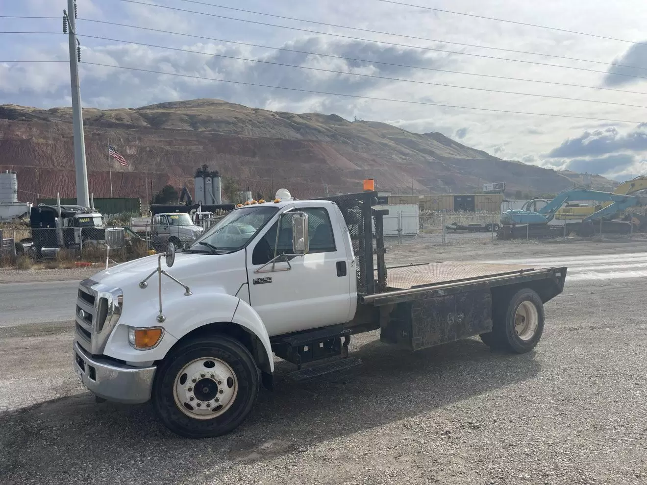 2007 FORD MODEL F650 FLATBED TRUCK