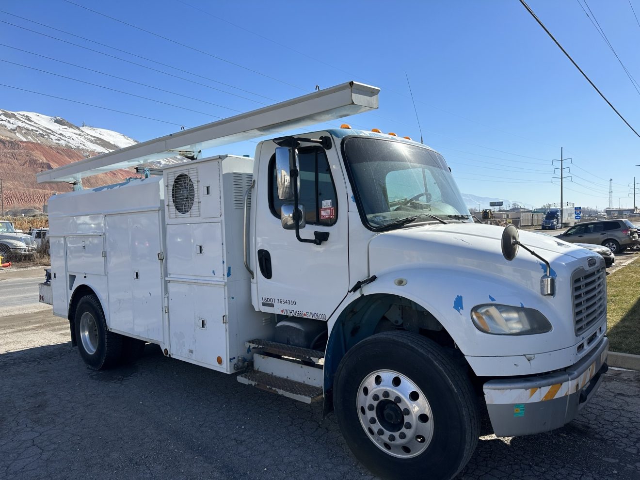 1997 FREIGHTLINER MODEL BUSINESS CLASS UTILITY SERVICE TRUCK