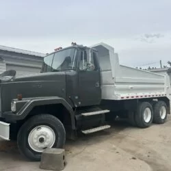 DUMP TRUCK