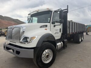 2007 INTERNATIONAL MODEL 7600 BOBTAIL DUMP TRUCK