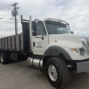7600 BOBTAIL DUMP TRUCK