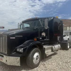 T800 SLEEPER TRUCK