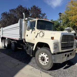 L9000 4 AXEL DUMP TRUCK